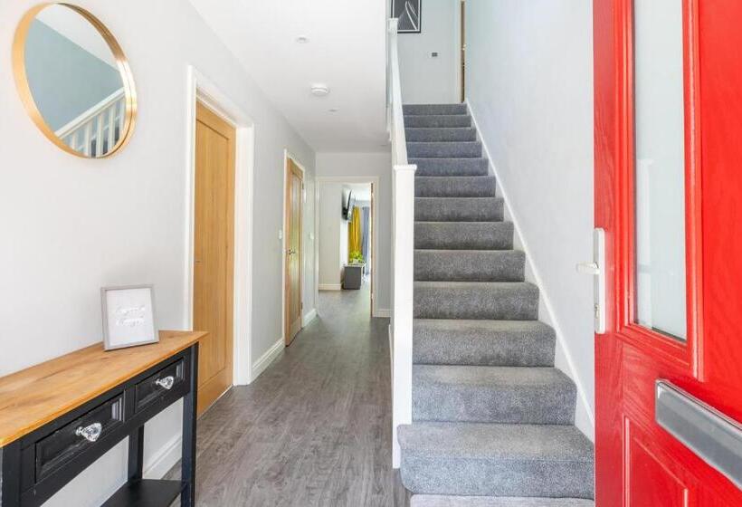 The Orchard   Spacious 5 Bed