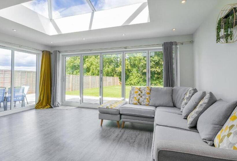 The Orchard   Spacious 5 Bed