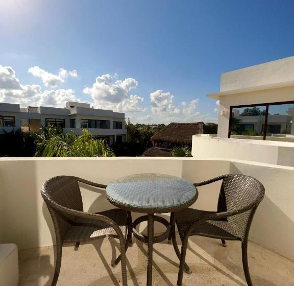 Amazing Luxury Penthouse With Sunset,sunrise View, Private Jacuzzi And Rooftop Pool