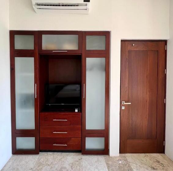 Amazing Luxury Penthouse With Sunset,sunrise View, Private Jacuzzi And Rooftop Pool