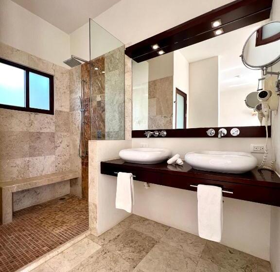 Amazing Luxury Penthouse With Sunset,sunrise View, Private Jacuzzi And Rooftop Pool