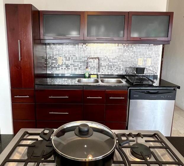 Amazing Luxury Penthouse With Sunset,sunrise View, Private Jacuzzi And Rooftop Pool