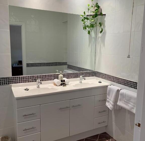 مبيت وإفطار Avon Terrace Guest House