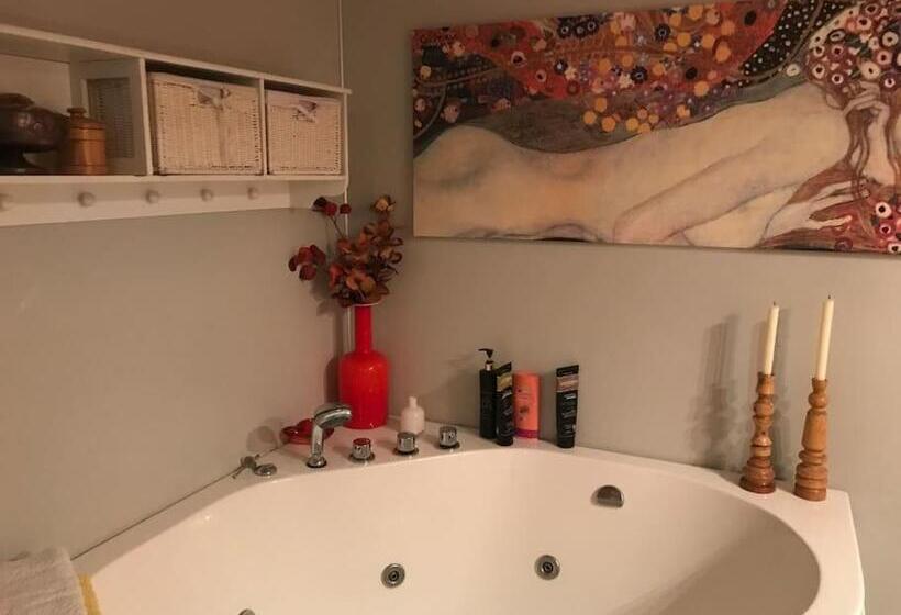 Charming Studio With Private Patio