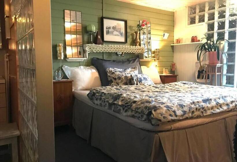 Charming Studio With Private Patio