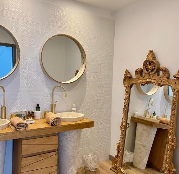Coural  Chic