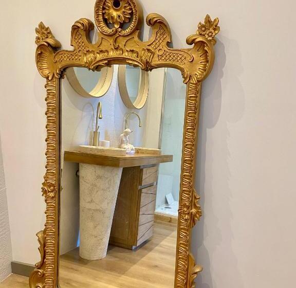 Coural  Chic