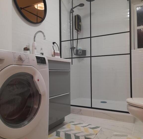 Glastonbury Town Center Entire Apartment