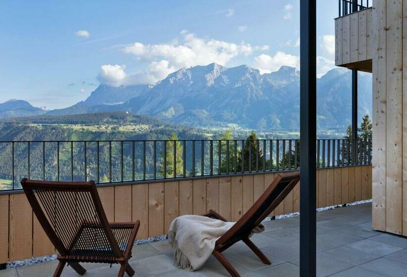 Holzhackerin   The Charming Haus Am Berg