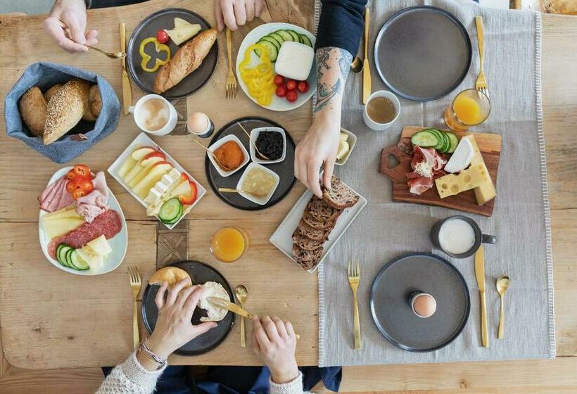 Holzhackerin   The Charming Haus Am Berg