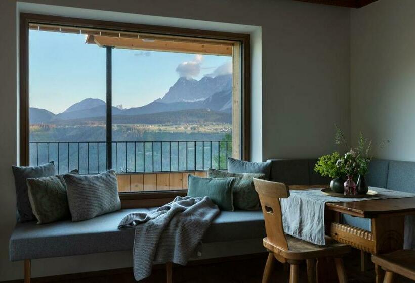 Holzhackerin   The Charming Haus Am Berg