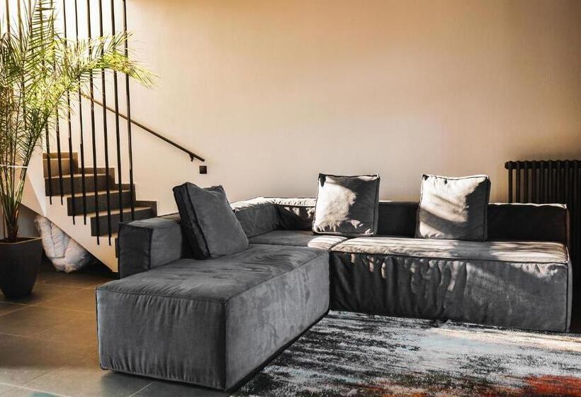 Hotel котеджі грань