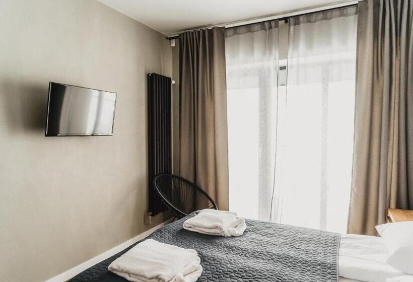 Hotel котеджі грань