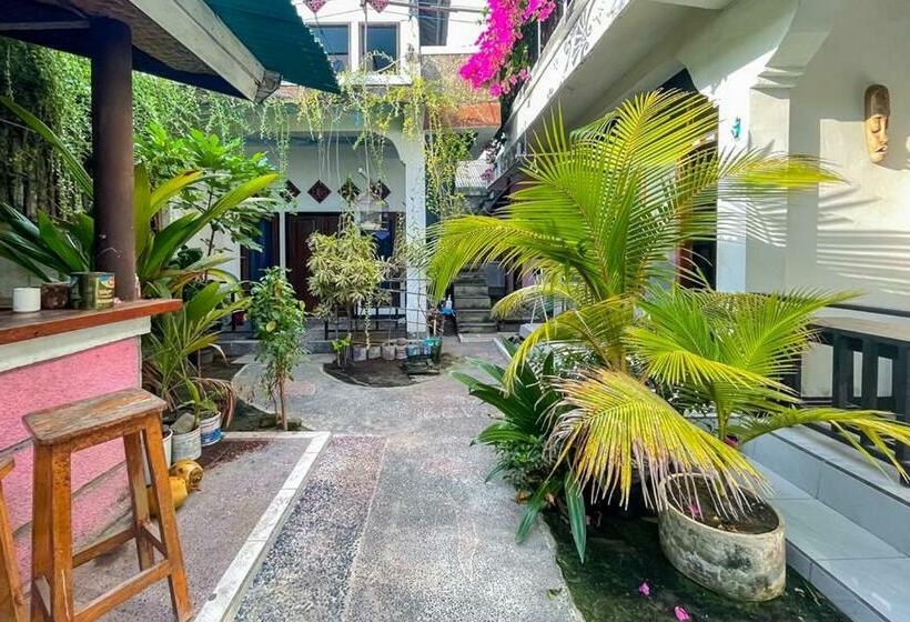 ホテル 711 Gili Trawangan Mitra Reddoorz