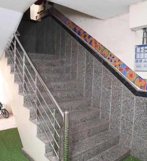 Fabhotel Aman Inn Near Igi Airport New Delhi