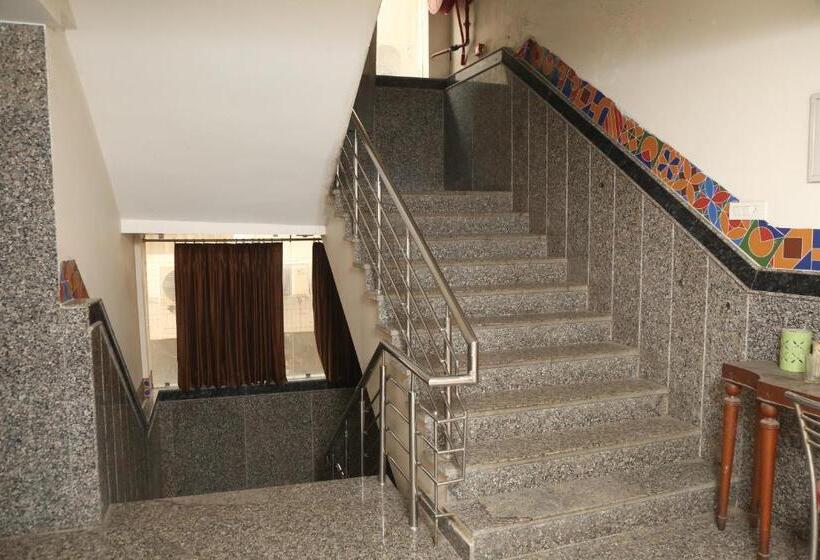 Fabhotel Aman Inn Near Igi Airport New Delhi