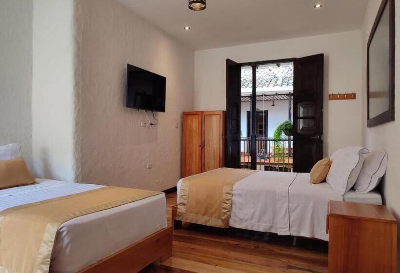 هتل Boutique La Leyenda 1860