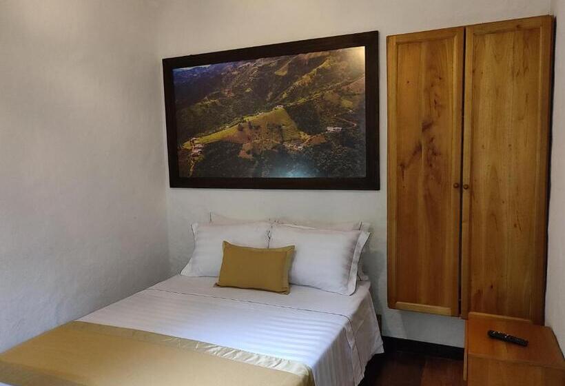 هتل Boutique La Leyenda 1860