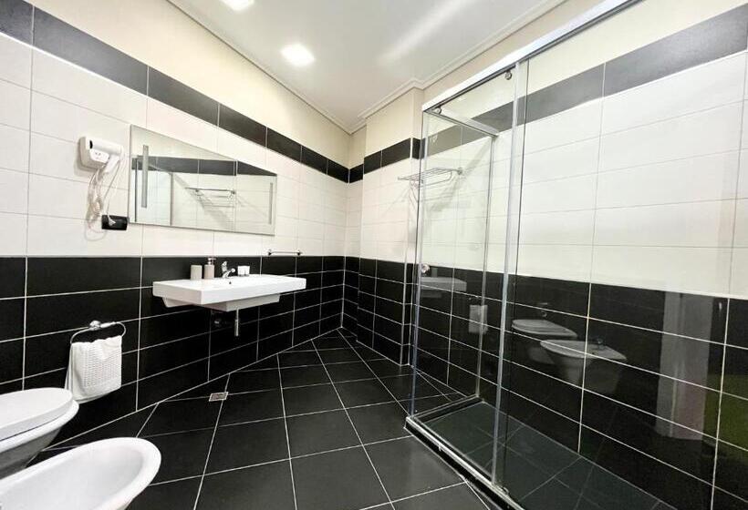 בית מלון כפרי Brooklyn Vlore