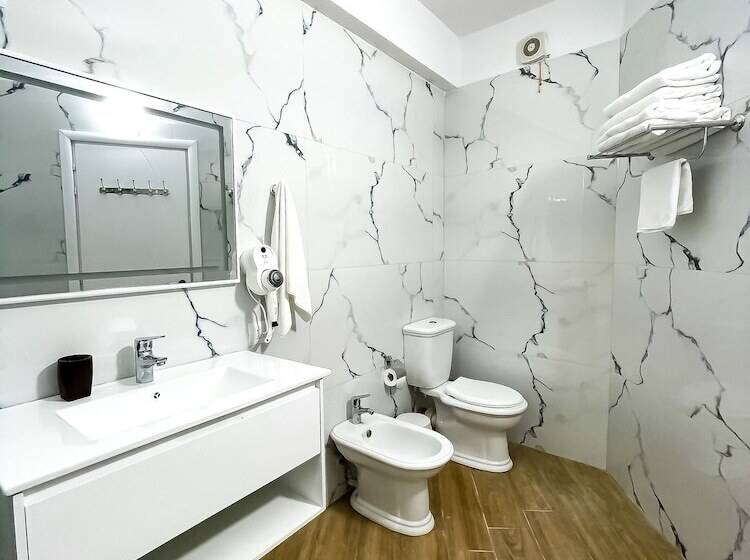 בית מלון כפרי Brooklyn Vlore