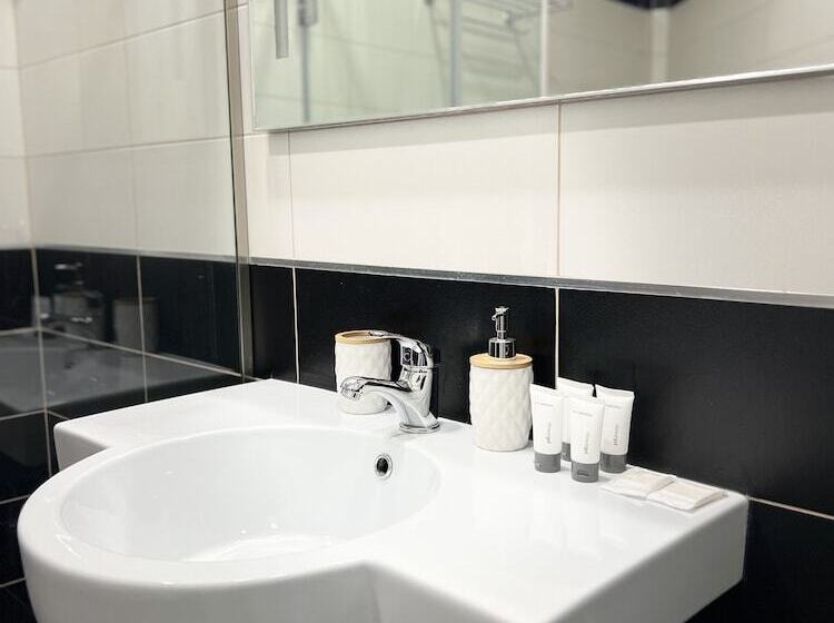 בית מלון כפרי Brooklyn Vlore