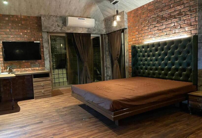 Отель Cold Spot Village Resort