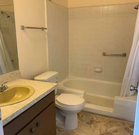 Deluxe Hotel Style Unit