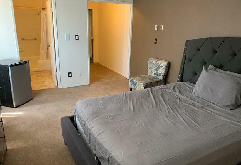 Deluxe Hotel Style Unit