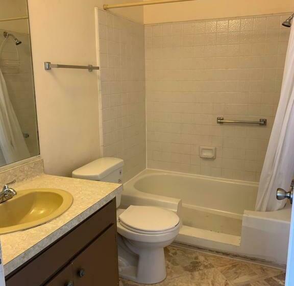 Deluxe Hotel Style Unit