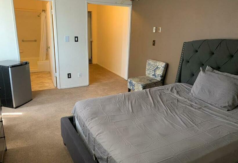 Deluxe Hotel Style Unit