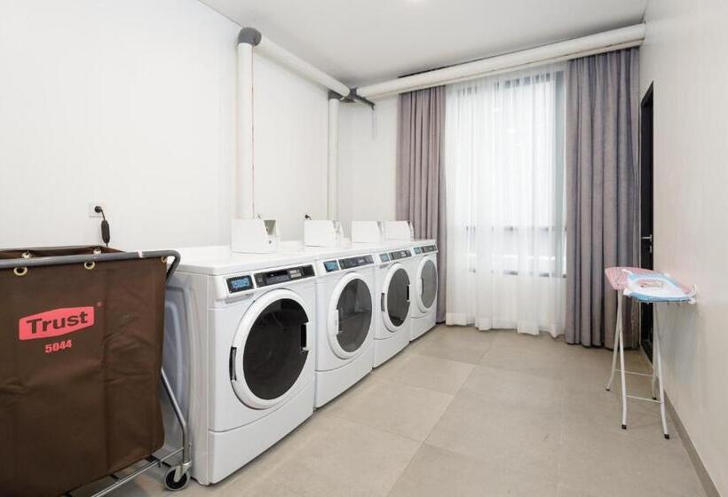 호텔 Joylive Bsd City