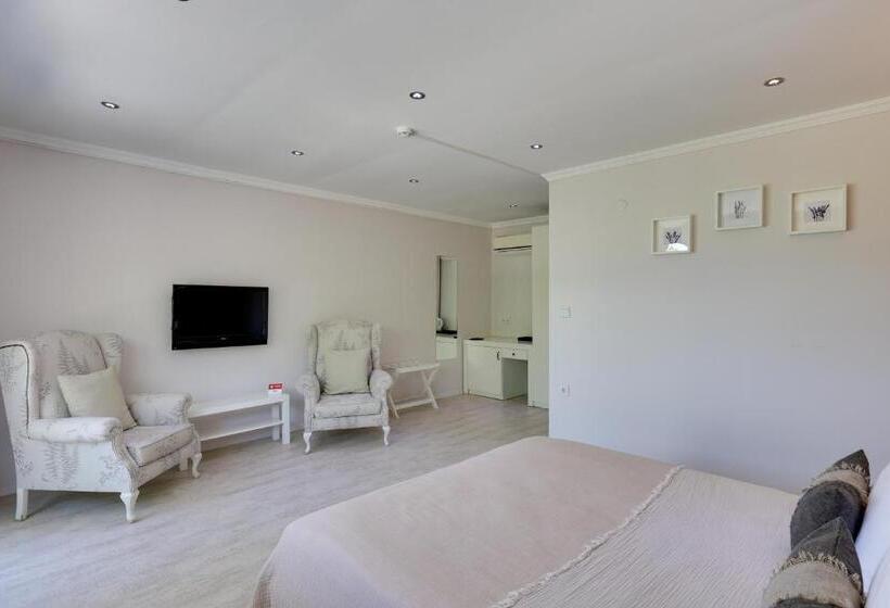 בית מלון כפרי Suess Alaçatı