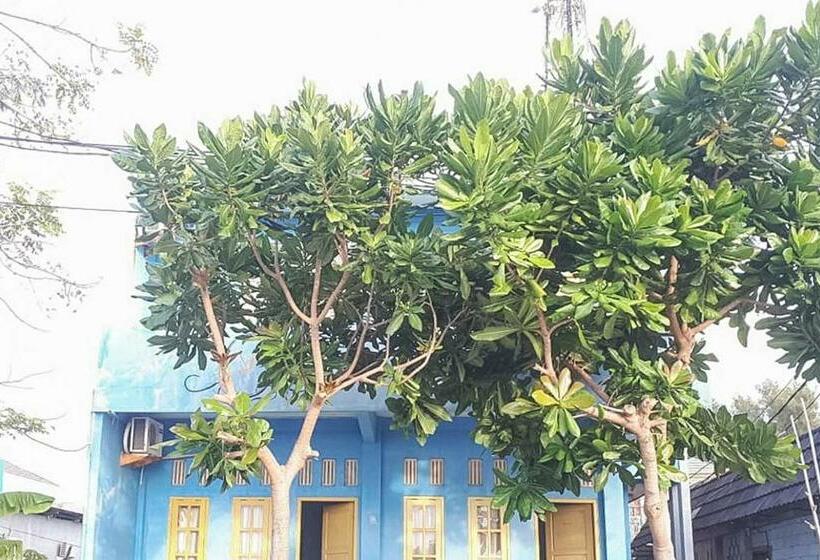 Отель Villa V Stay Pulau Pramuka