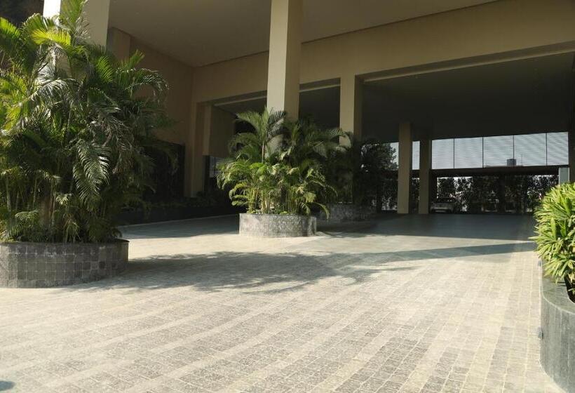 Отель Wyndham Chandigarh Mohali