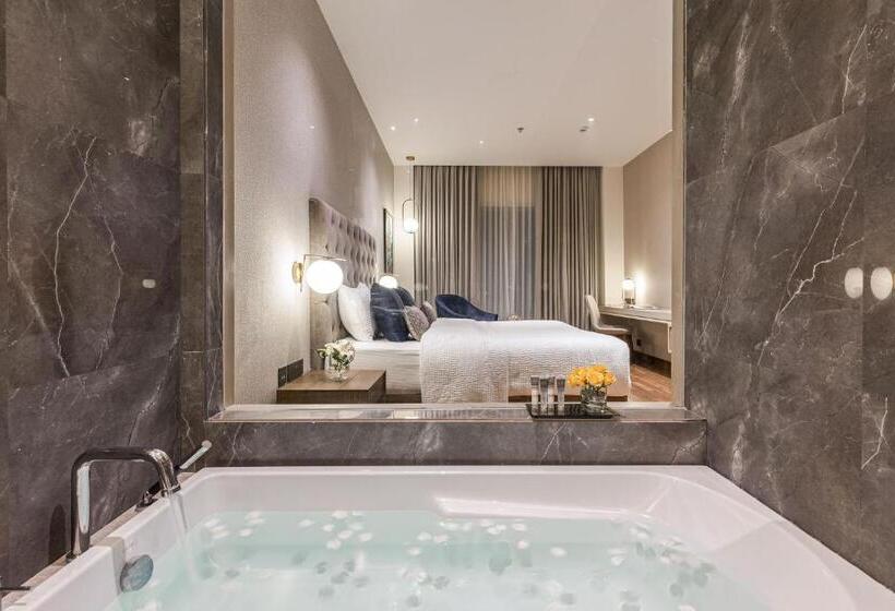 Отель Wyndham Chandigarh Mohali