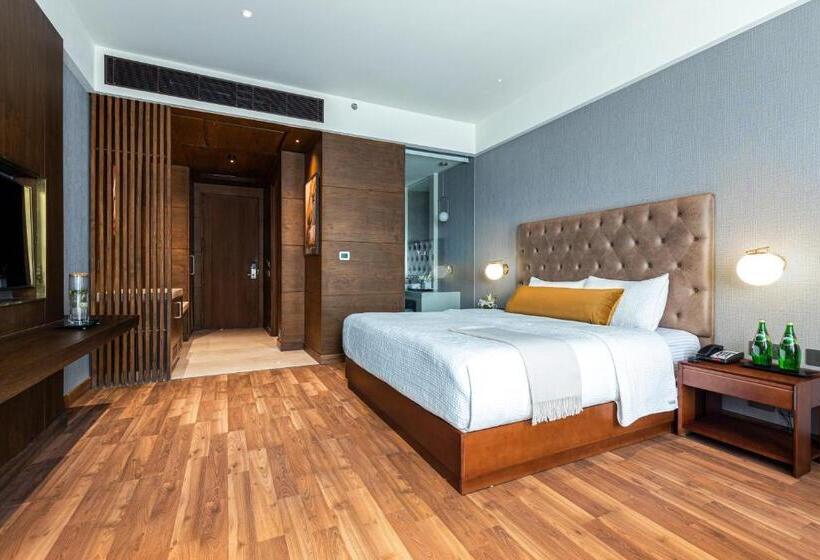 Отель Wyndham Chandigarh Mohali