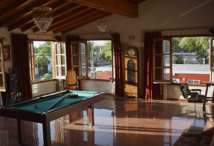 بنسيون Hostel Iv Estaciones