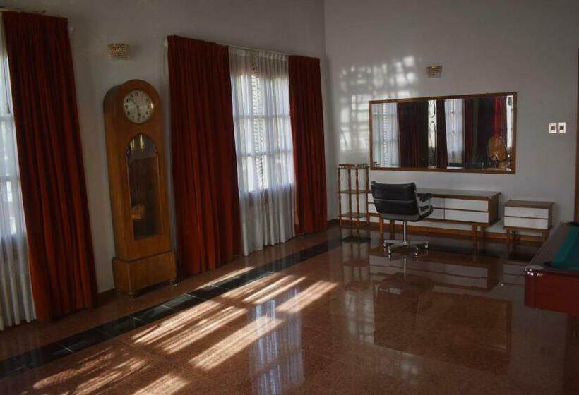 بنسيون Hostel Iv Estaciones