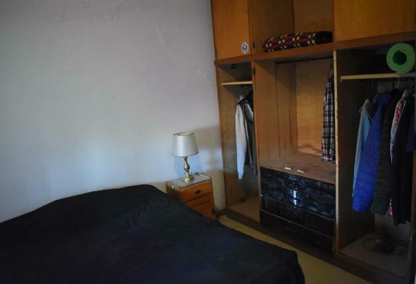 بنسيون Hostel Iv Estaciones