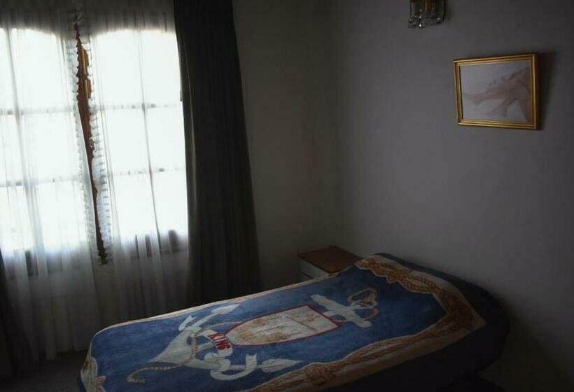 بنسيون Hostel Iv Estaciones