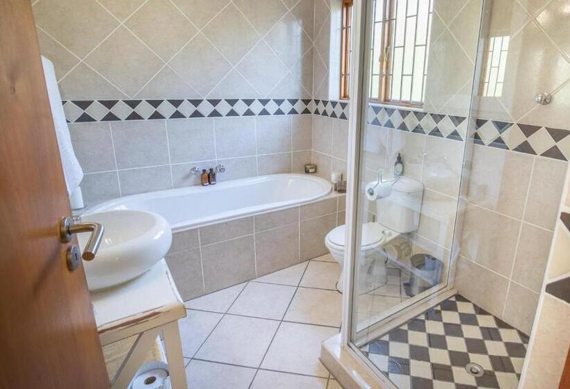 펜션 Mirihof Retreat And Olive Estate