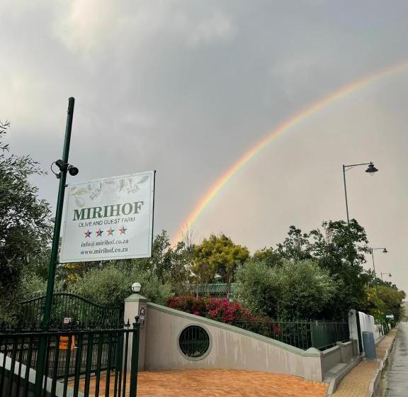 펜션 Mirihof Retreat And Olive Estate