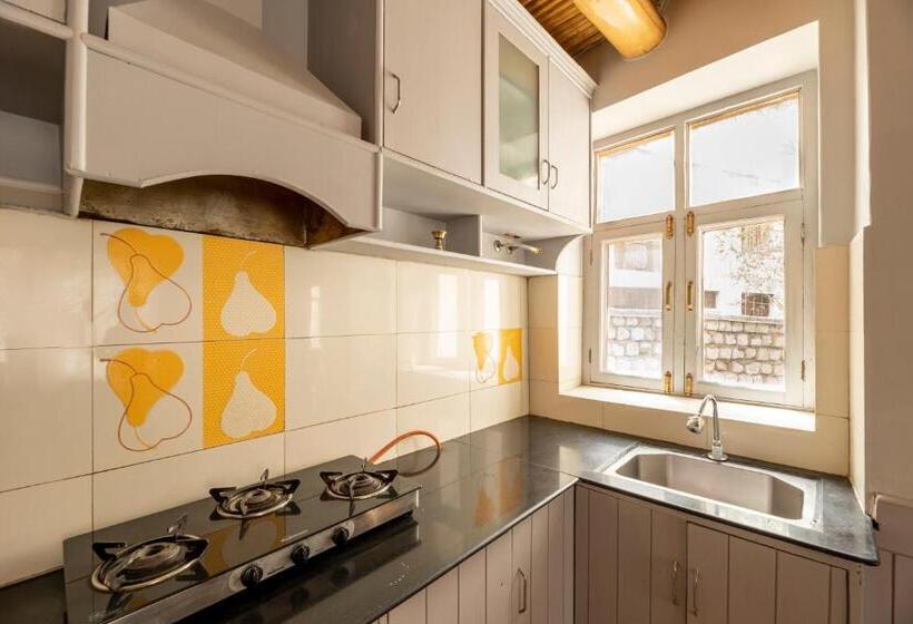 Primrose Cottage, 1 Bhk Villa W Garden By Roamhome