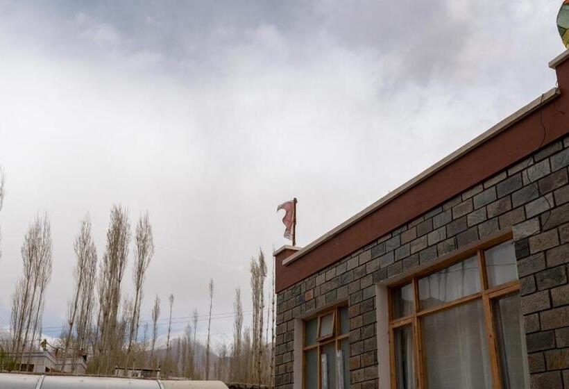 Primrose Cottage, 1 Bhk Villa W Garden By Roamhome