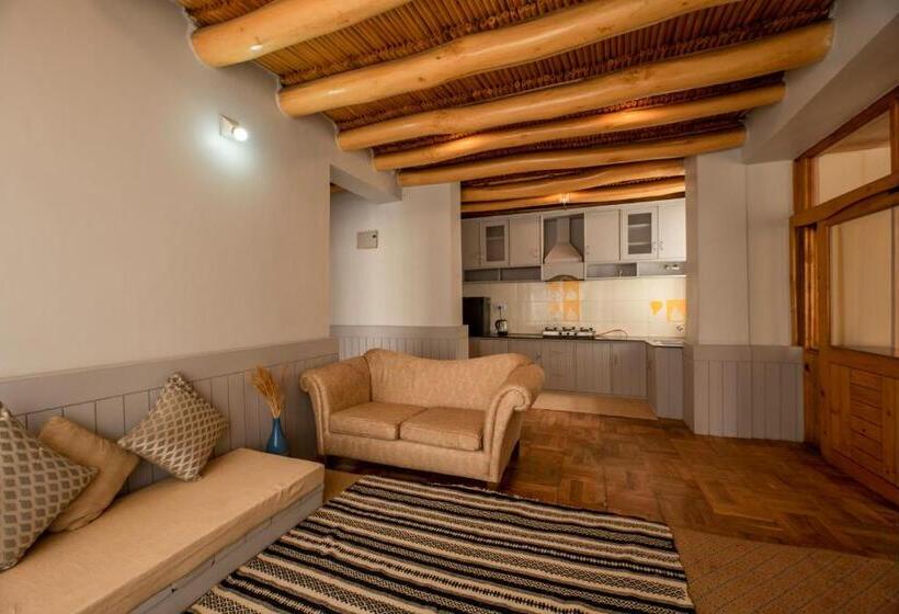 Primrose Cottage, 1 Bhk Villa W Garden By Roamhome