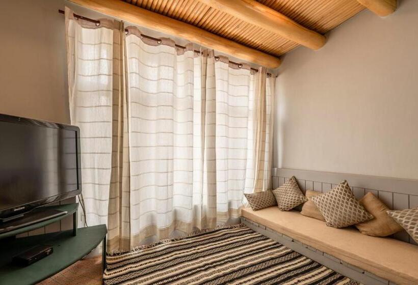 Primrose Cottage, 1 Bhk Villa W Garden By Roamhome