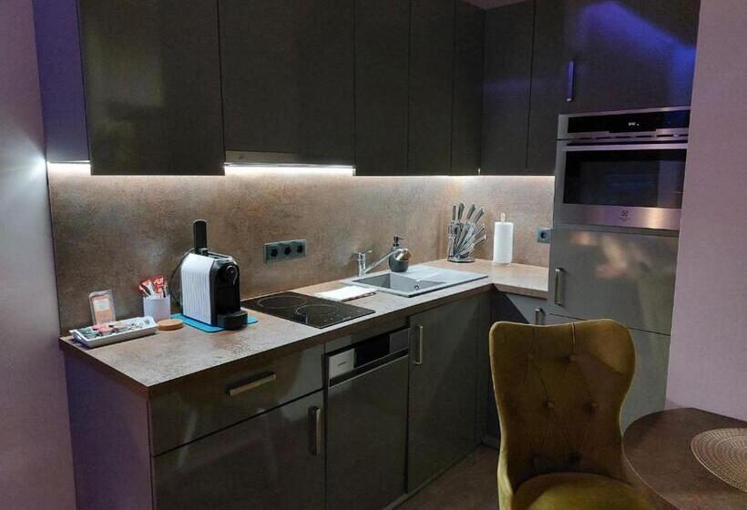 Silver Dawn Apartments