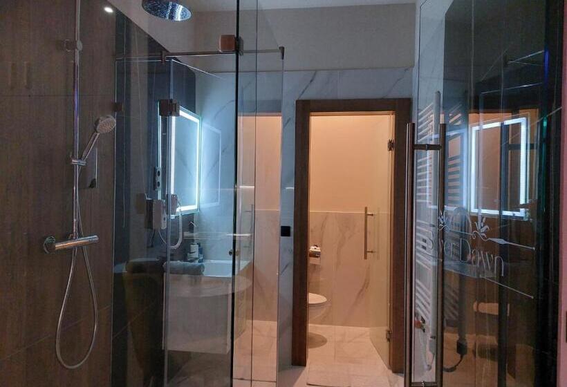 Silver Dawn Apartments