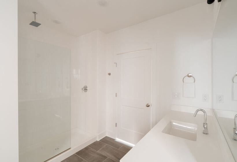 The Grove By Avantstay