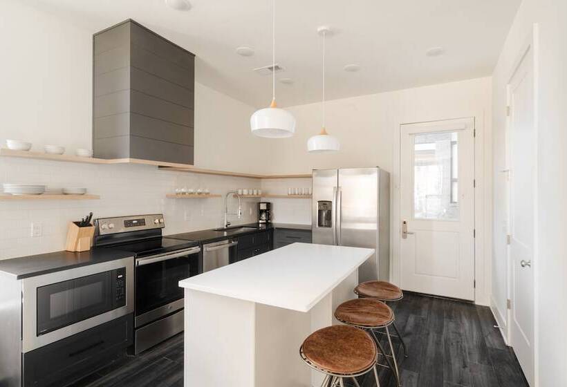 The Grove By Avantstay